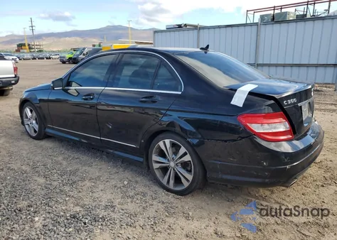 2011 Mercedes-Benz C 300 z USA, uszkodzony, nr VIN WDDGF5EB3BA475858